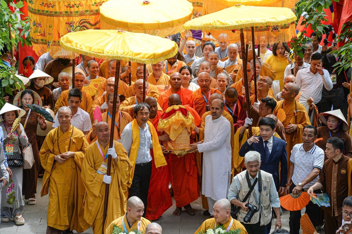 Buddha’s Sarira now enshrined at Tam Chuc pagoda for veneration